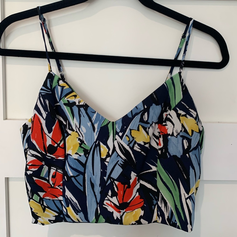 NWOT. Lulu’s floral, tie back crop top
